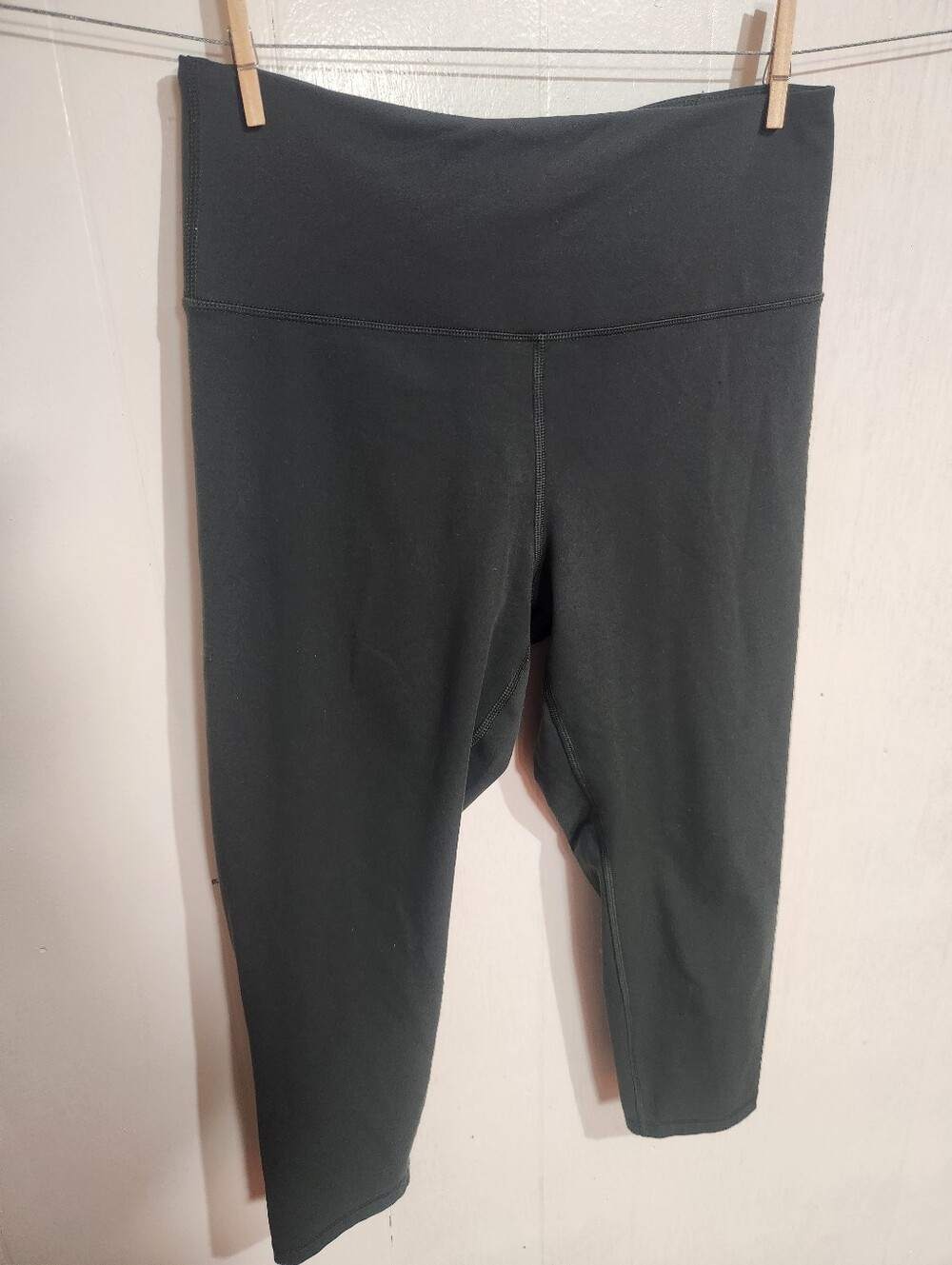 Marika Dark Green Cropped Activewear Leggings - Size XL (48-50)